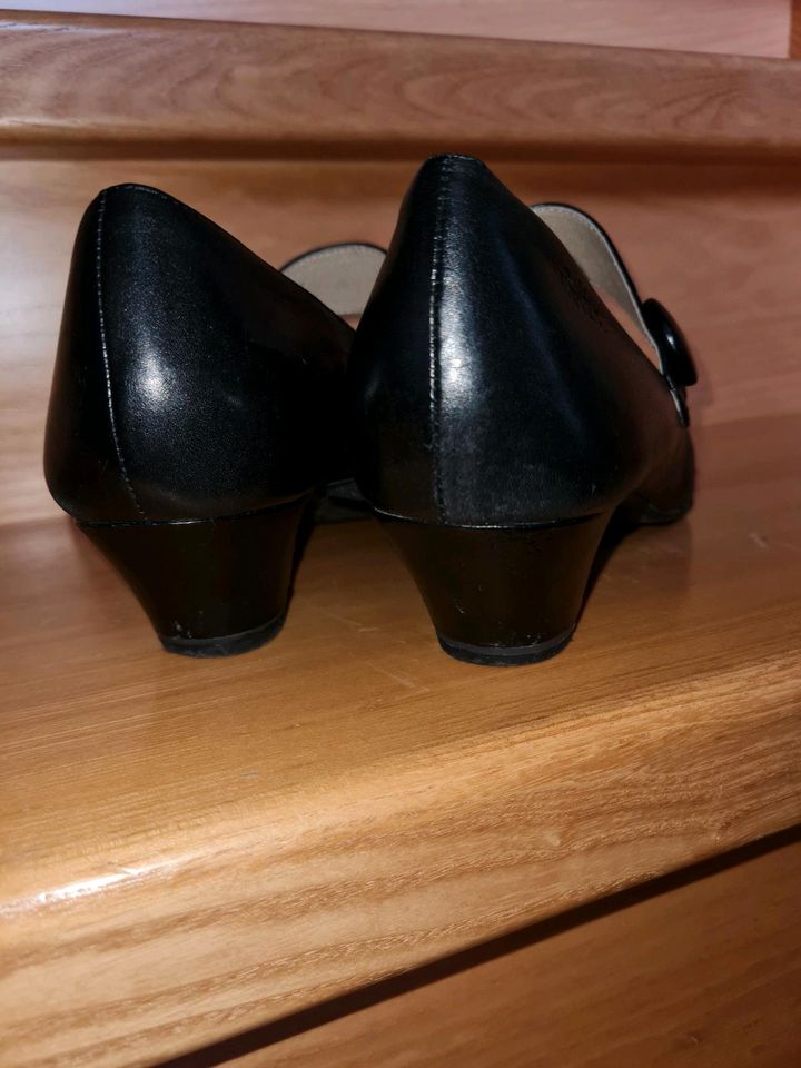 Absatzschuhe von Caprice Gr 40 schwarz Pumps in Goldbach