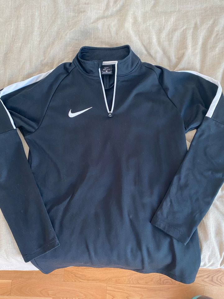 Nike Fußball Training Shirt/Pullover, S in München