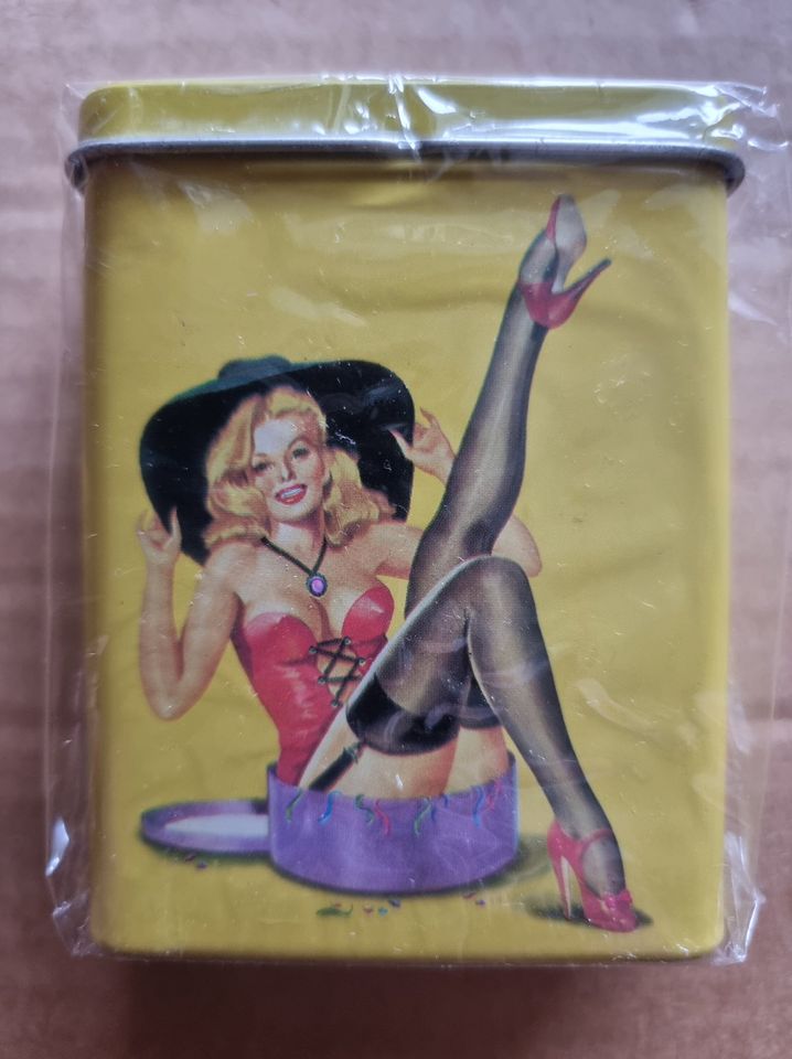 Zigaretten Box - Pinup Girl 2 (gelb) - (OVP) in Struvenhütten