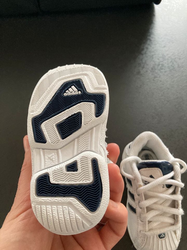 Adidas Baby Schuhe in Diespeck