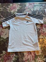 Tshirt und kurze Hose Adidas , 7/8 Jahre Nordrhein-Westfalen - Roetgen Vorschau