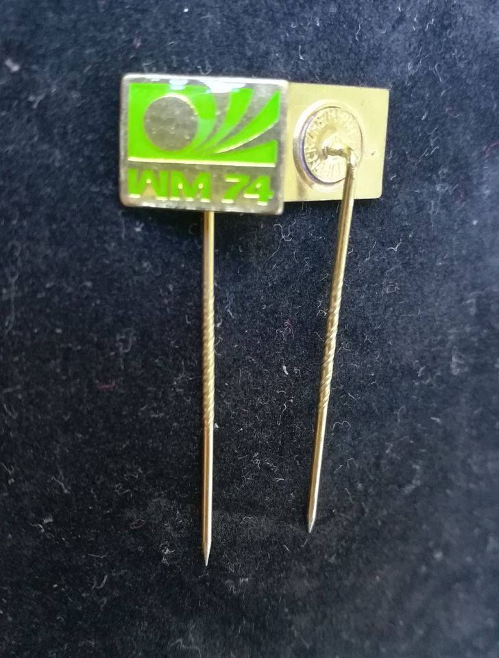 Anstecknadel / Pin / Badge 1974 FIFA Fussball WM in München