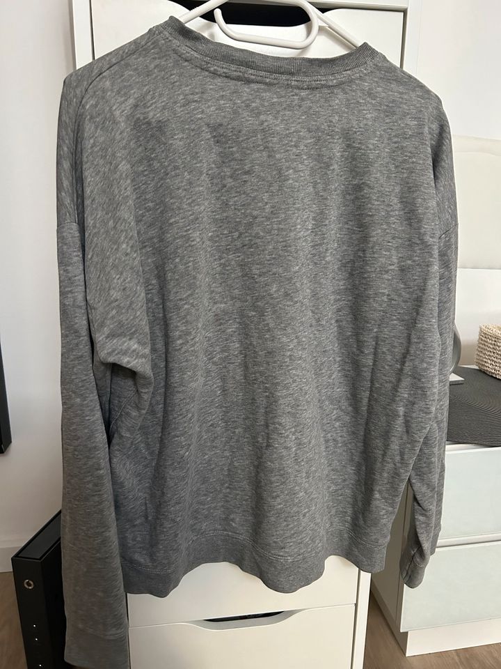 New Look Pullover Hoodie in Grau mit Glitzerprint oversized in Wiesbaden