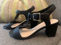 Clarks Leder Pumps 38 Sandaletten Leder schwarz NEU Etikett Nordrhein-Westfalen - Düren Vorschau