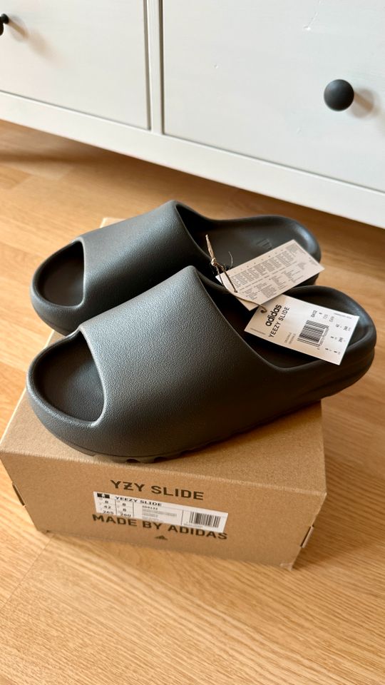 Yeezy Slide Granit US 8 EU 42 / NEU in Norderstedt