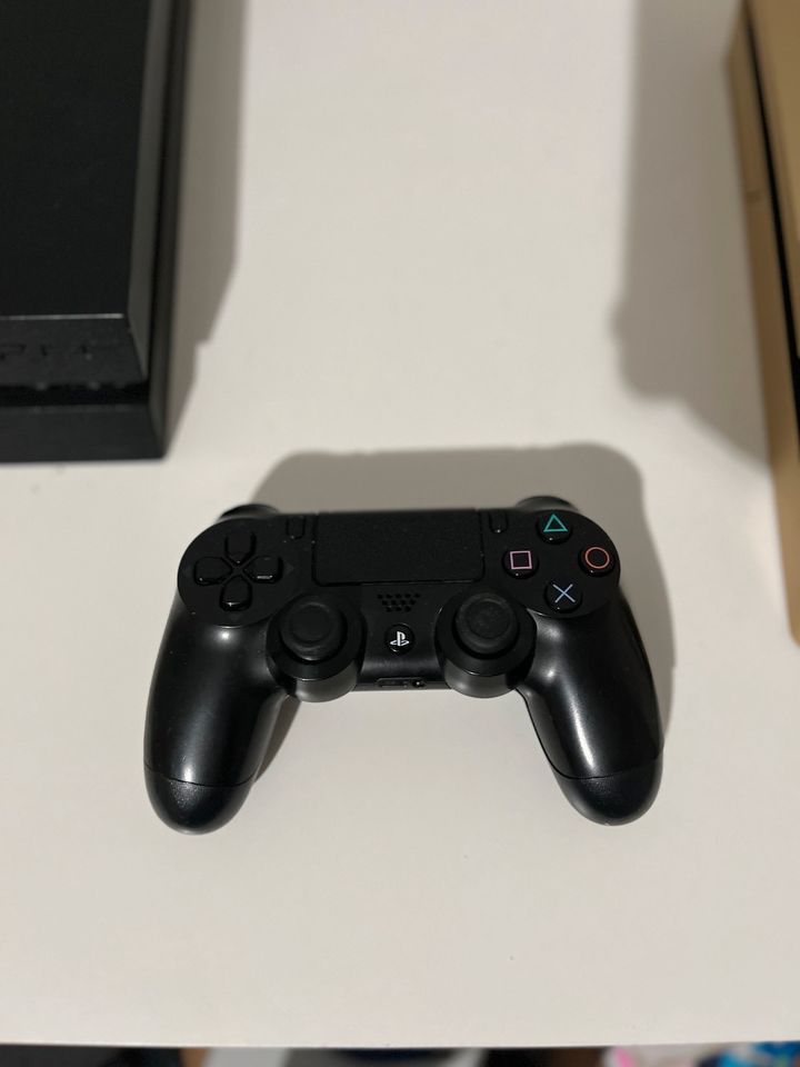 PS4 ‼️1TB‼️ mit controller in Essen