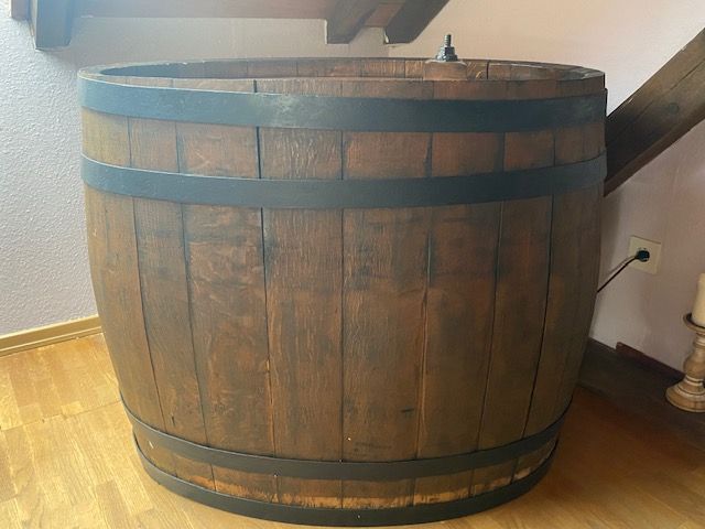 Rum Eichen Fass, 353 Liter, oval, Tisch, Kommode, Liebhaberstück in Gorleben