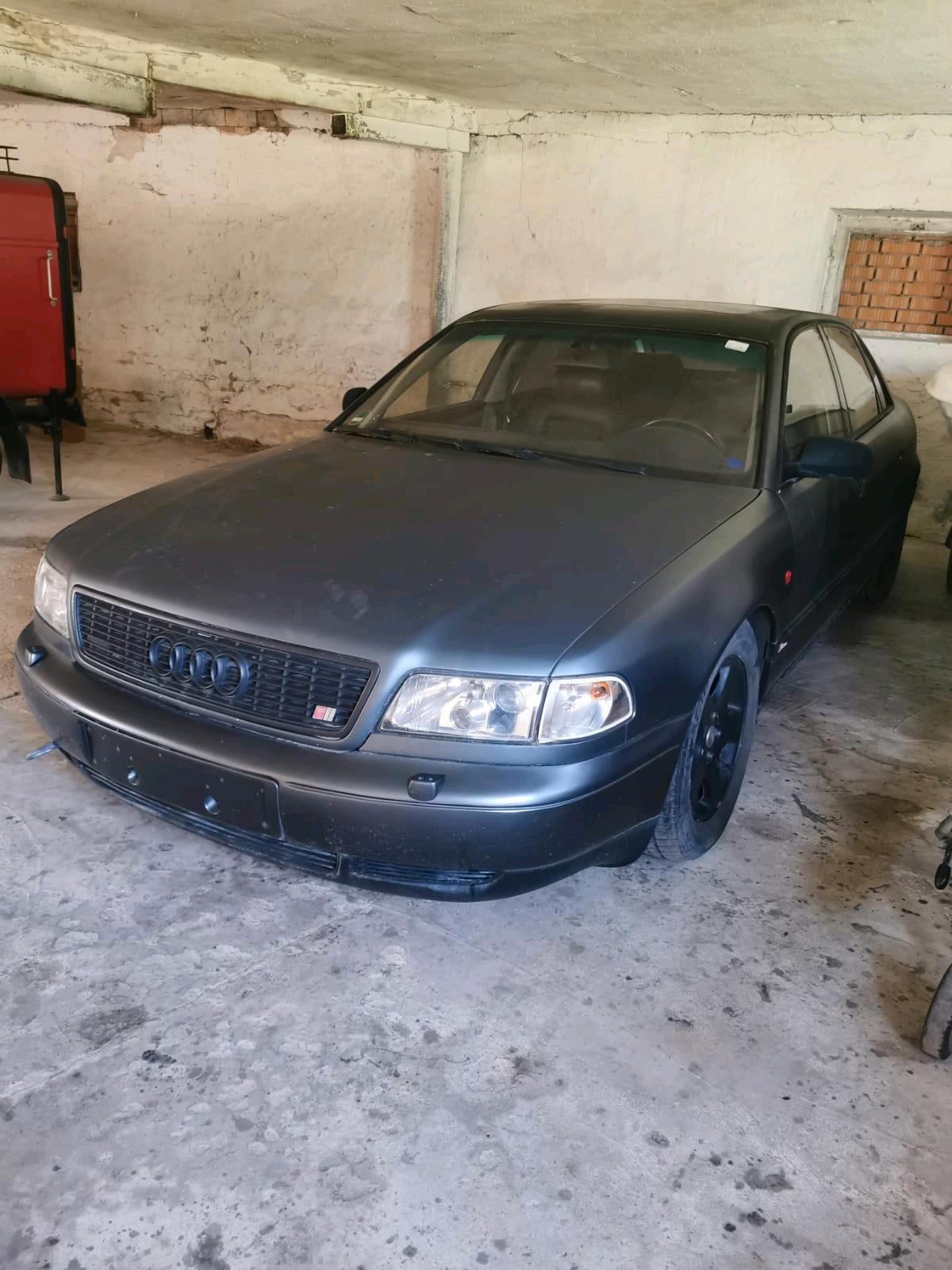 Abbildung des Autos Audi A8 S8 D2 zum schlac…