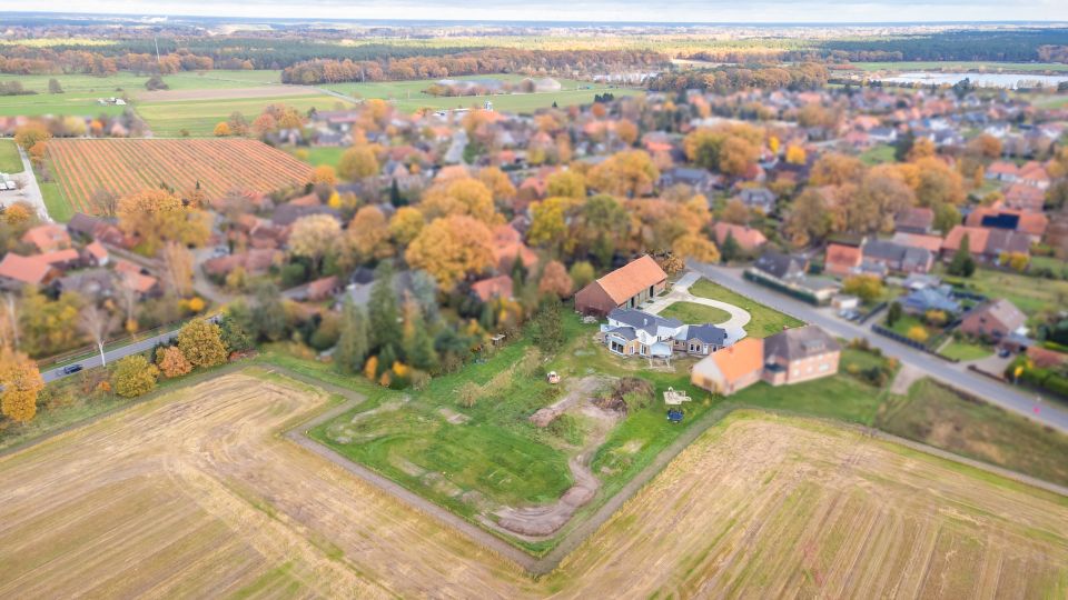 Hamptons-Style inmitten von Niedersachsen: Neuwertiges exklusives Wohnhaus mit Scheune in Eicklingen in Eicklingen