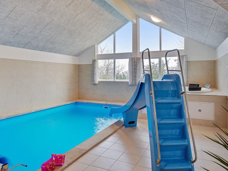 Ferienhaus mit Pool in Kappeln (Ostsee) für 18 Personen + 2 Hunde in Kappeln