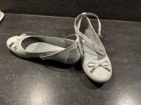 Weiße Ballerinas mit Schleife und entfernbarer Schnalle Kommunion Baden-Württemberg - Bad Krozingen Vorschau