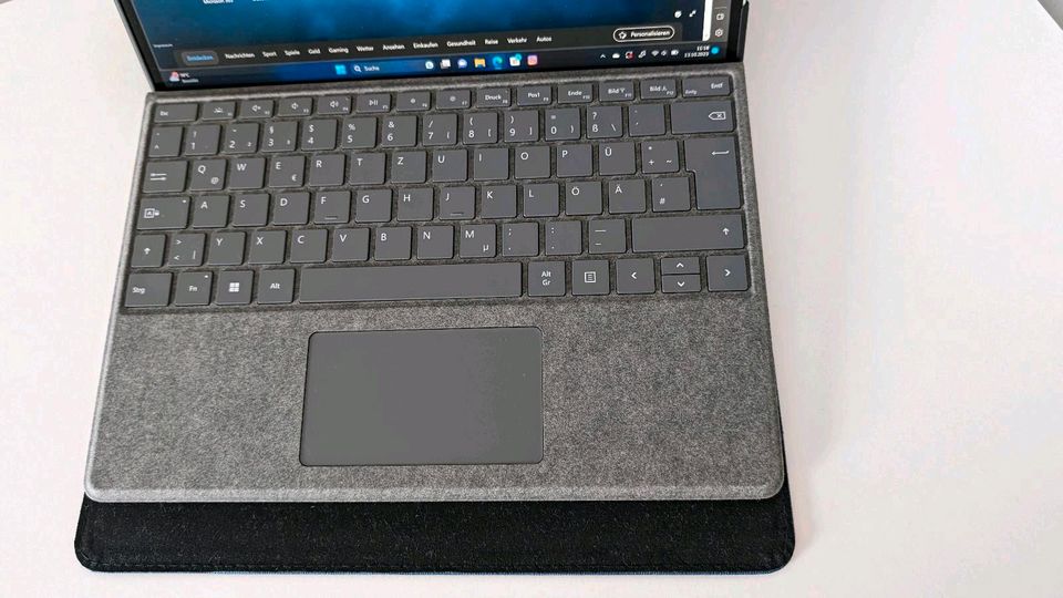 Surface 8 pro i5 256 GB mit Pen 2 & Keyboard (Microsoft)Laptop PC in Dransfeld