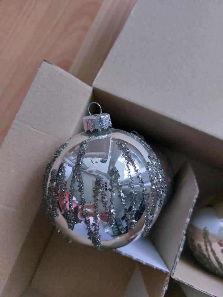 Christbaum Kugeln + Zapfen silber in Essen