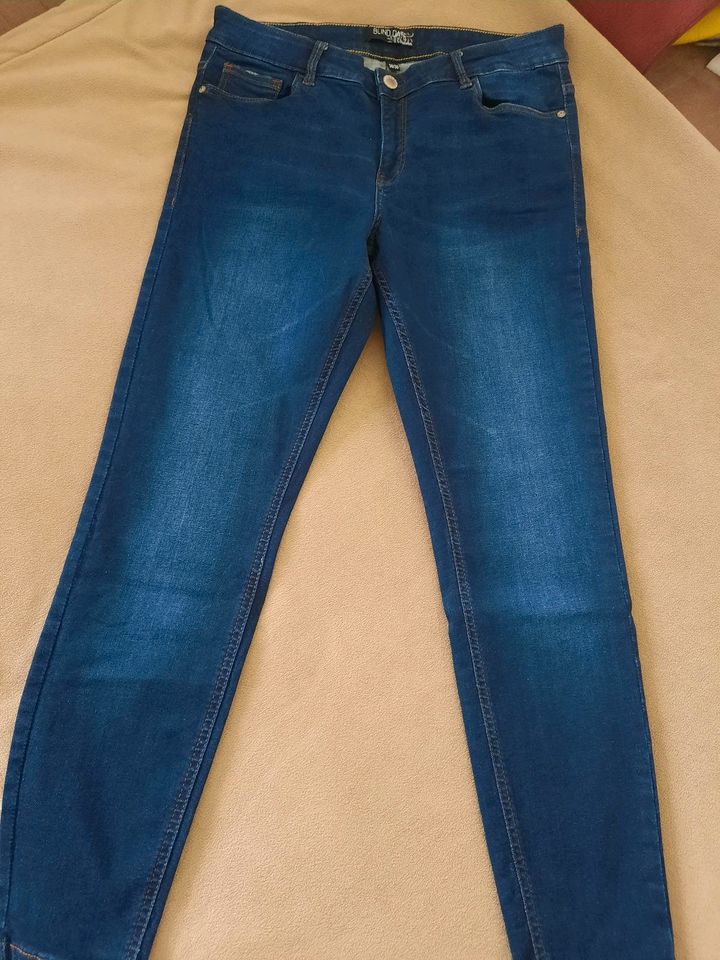 BLIND DATE Damenjeans 36/38 M o. 30/30 ca. 170 neuw. in Hofgeismar