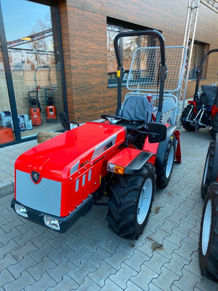 Antonio Carraro Tigre 3200 Allrad Traktor 30Km/h Seilwinde in Bayern