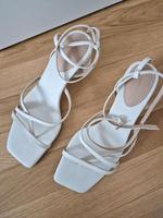 Sandalen &Other Stories gr.39 (creme) neu Hessen - Neu-Isenburg Vorschau