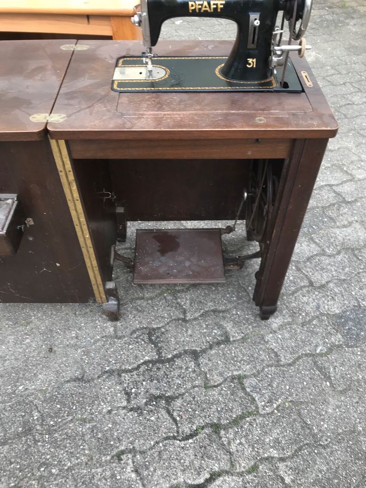 Nähmaschine Pfaff 2x antik Schrank Deko Retro Tisch in Hemmingstedt