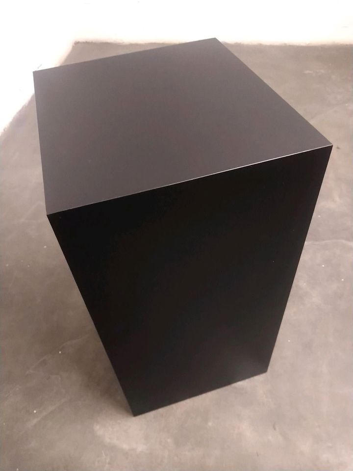 Deko Säule Podest MDF Schwarz Matt 34 x 31 x 60 cm NEU in Duisburg