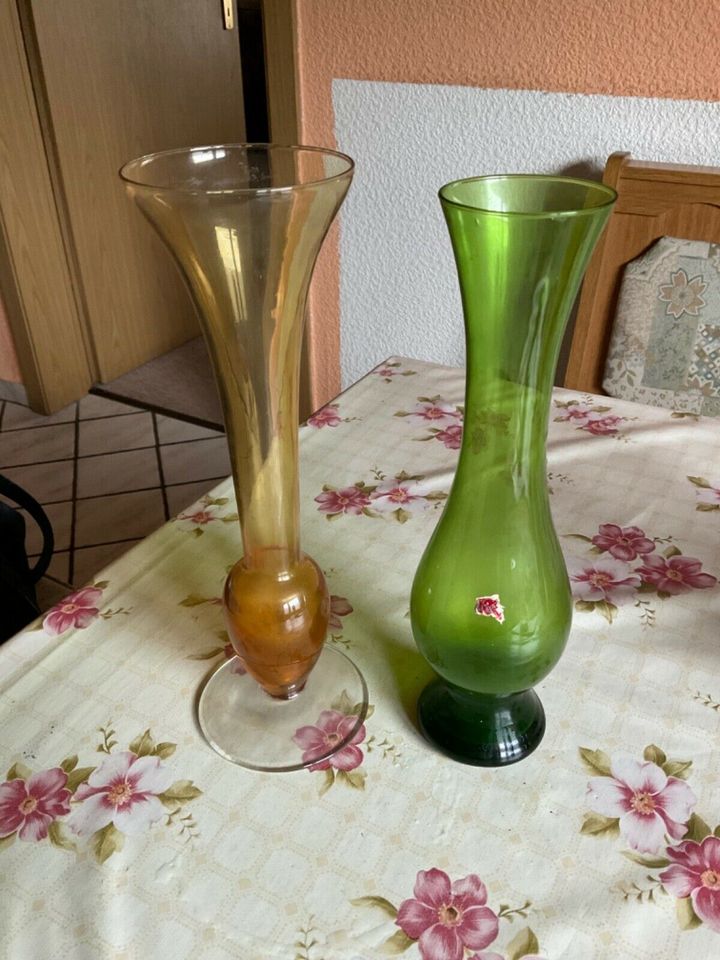 Vintage 2 Vasen Blumenvasen Glas braun und grün wg Haushaltsauflö in Rietberg