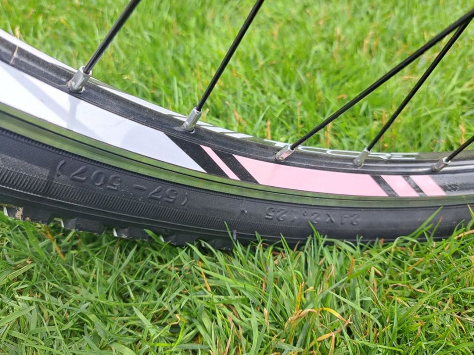 TECNOBIKE Fahrrad 24'' schwarz-weiß-pink 7-Gänge Nabenschaltung in Inning am Ammersee