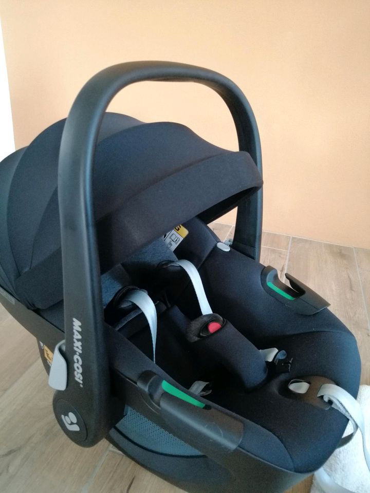 Babyschale Maxi Cosi Pebble 360 in Osterburg