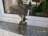 Handgefertigter Bronze Adler signiert Barye  auf Marmorsockel Sachsen-Anhalt - Zörbig Vorschau