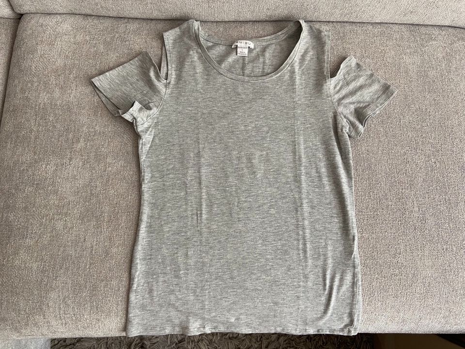 Amisu New Yorker T-Shirt Oberteil grau schulterfrei Größe 152/158 in  Hamburg-Nord - Hamburg Langenhorn | eBay Kleinanzeigen ist jetzt  Kleinanzeigen