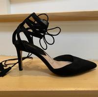Mango schwarze  Wildleder  high heels  mit Schnüren Nordrhein-Westfalen - Krefeld Vorschau