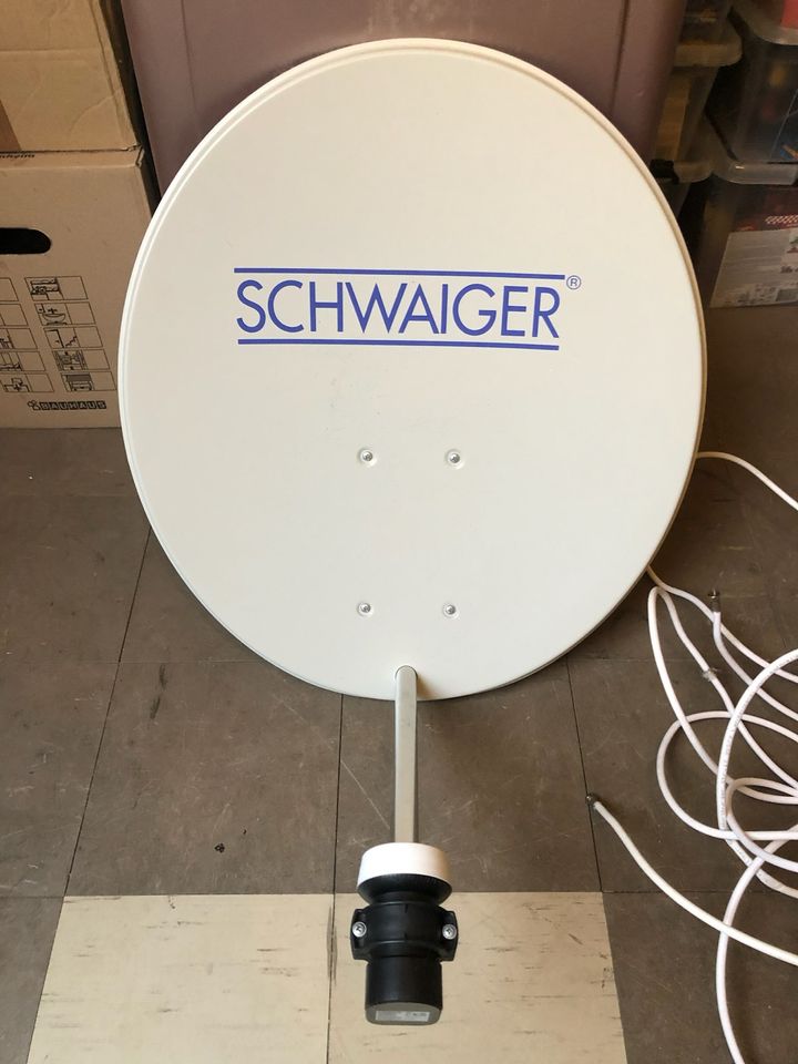 Satelliten Schüssel mit LNB Schwaiger in Berlin