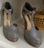 TAMARIS glitzer Pumps Stilletos Glitter Gr. 36 Platinum NEU! Nordrhein-Westfalen - Detmold Vorschau