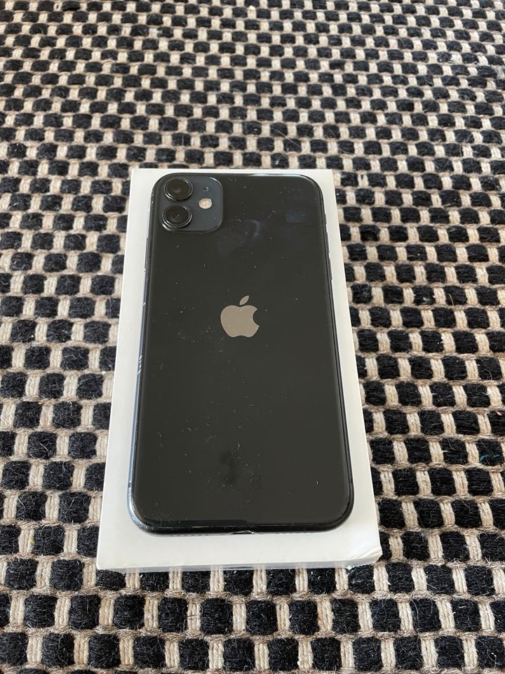 iPhone 11 * 128 GB*schwarz* voll funktionstüchtig * inkl. Hülle in Starnberg