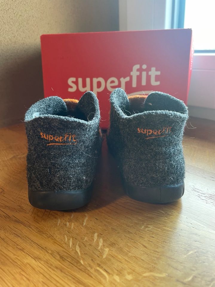 Superfit „Happy“ Hausschuhe 24 Kinderschuhe Schuhe Kinder in Arzfeld