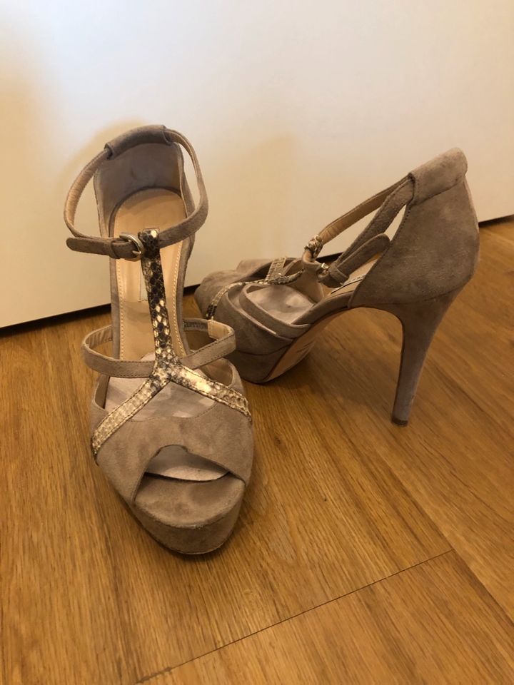 The Seller High Heels in greige aus Leder (Gr. 39) in Hamburg