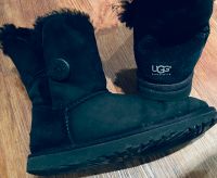 UGGs Bailly Button UGG Boots schwarz 38 Stiefel warm gefüttert Hessen - Neu-Anspach Vorschau