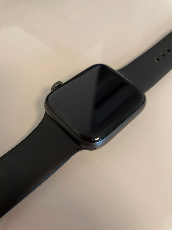 Apple Watch Series 6 44mm Cellular in Bedburg