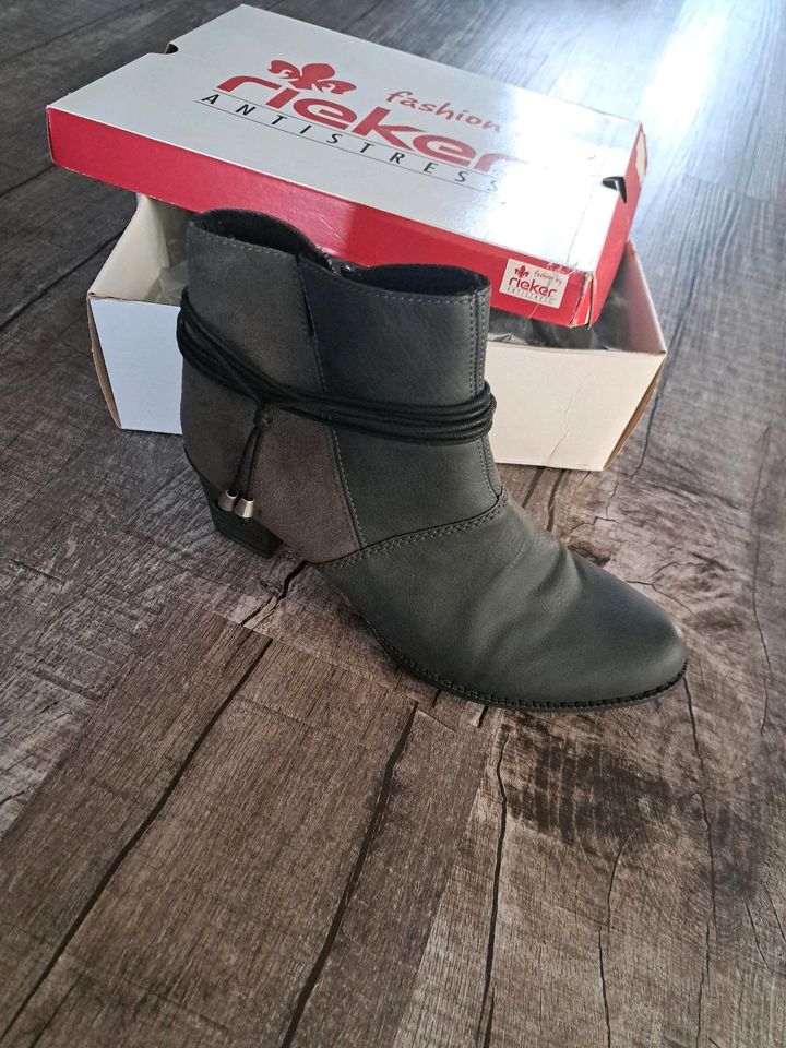 Neu!!Rieker Stiefelette ,Gr.42,gefüttert in Vacha