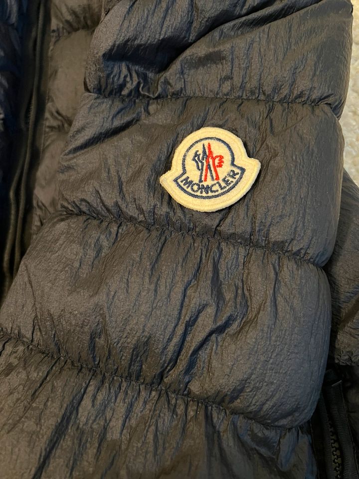 Moncler Octavien Daunenjacke blau wie neu & Rechnung in Düsseldorf