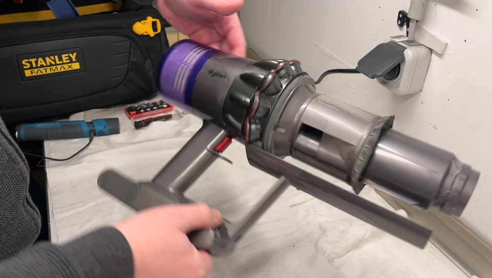 NEU Dyson V10 V11 Taste für Schalter Reparatur Service in Liederbach