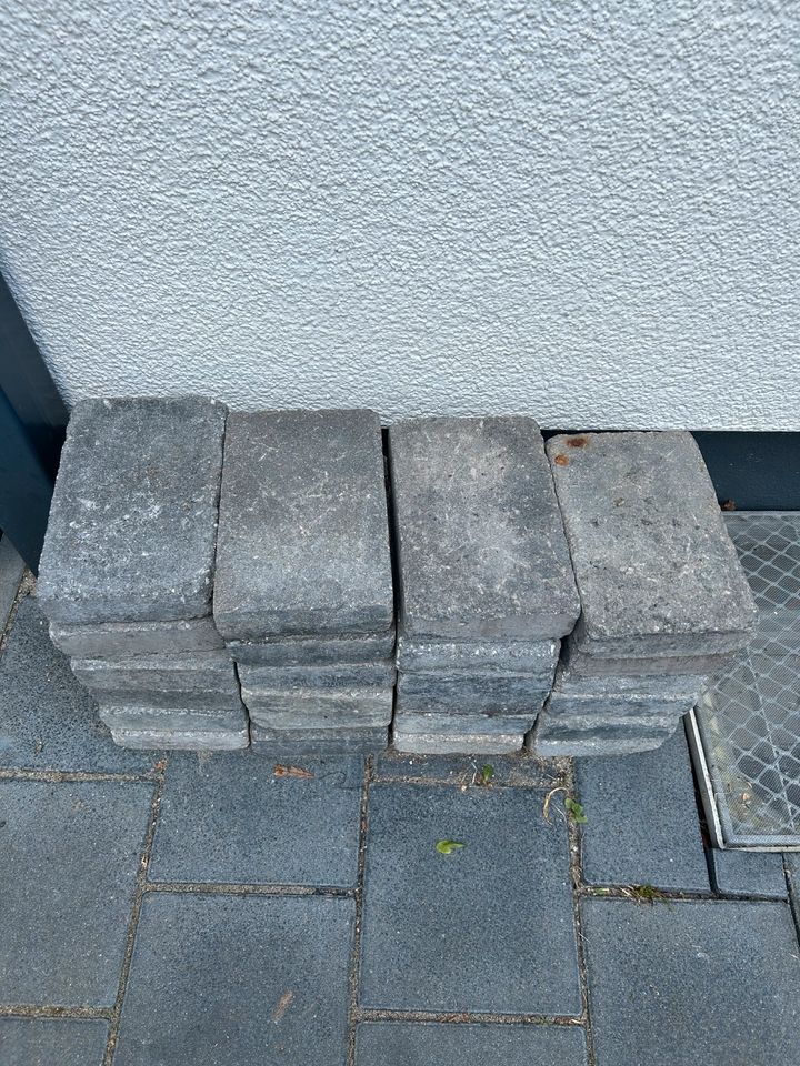 36 Stück Randsteine / Kleinpalisade für Garten in Großkrotzenburg