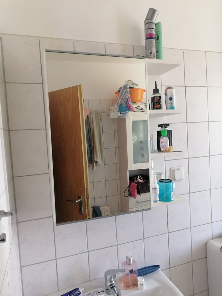 Badezimmer Spiegelschrank + Schrank in Duisburg