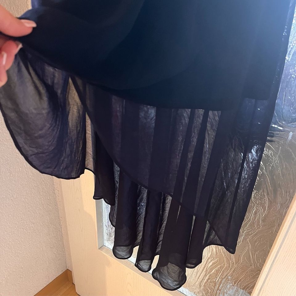 Blaues Abendkleid mit Spitze in Lindenau