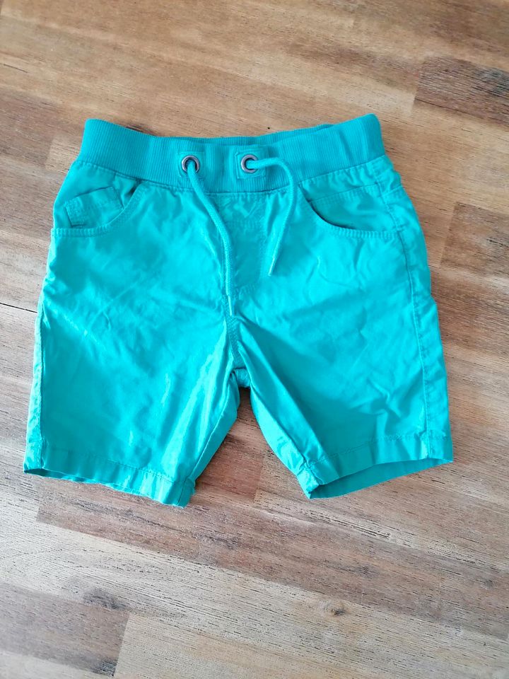 Shorts türkis in Vettweiß