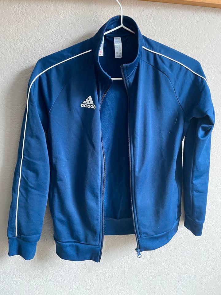 Trainingsjacke von Adidas 140 in Köln