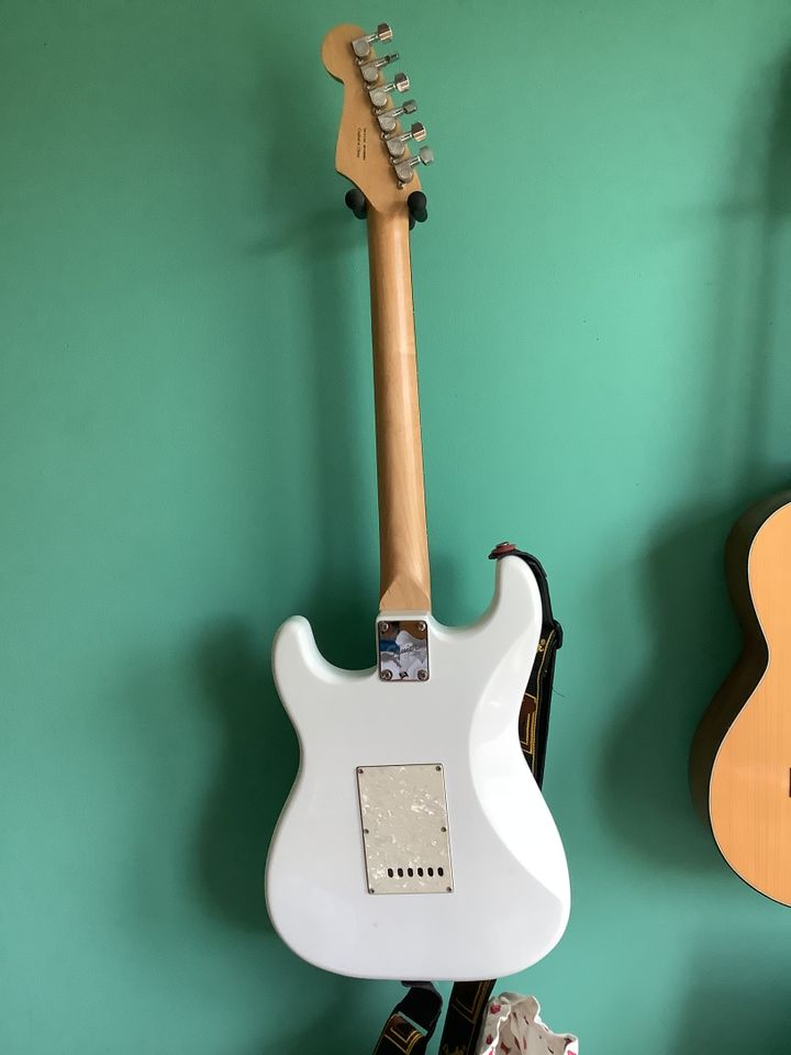 Fender Squier Stratocaster - Weiß in Erftstadt