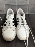 Leder Adidas Turnschuhe, Größe 36 Eimsbüttel - Hamburg Eimsbüttel (Stadtteil) Vorschau