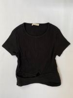 Schwarzes Cropped T Shirt in Wickeloptik Stradivarius/Cut Out Top Baden-Württemberg - Göppingen Vorschau