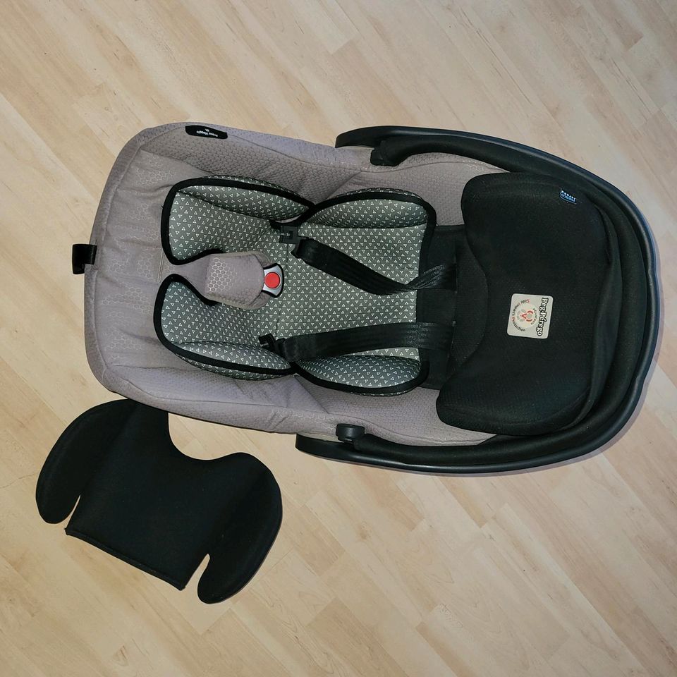 Babyschale Kindersitz PegPerego in Oberursel (Taunus)