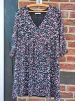 Kleid 3/4 Arm schwarz bunt Blumen Gr. M Niedersachsen - Bröckel Vorschau