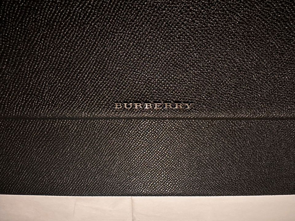 Burberry iPad Tasche schwarz elegant zeitlos in Frankfurt am Main