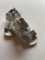 Silber Sandalen Glitzer Mädchen Größe 23 Hessen - Offenbach Vorschau